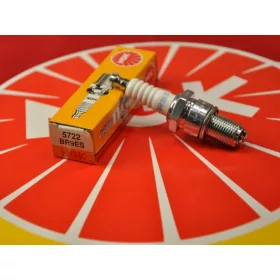   NGK Standard hosszúmenetes zavarszűrős gyújtógyertya (Többféle változatban!) - NGK-BR9ES